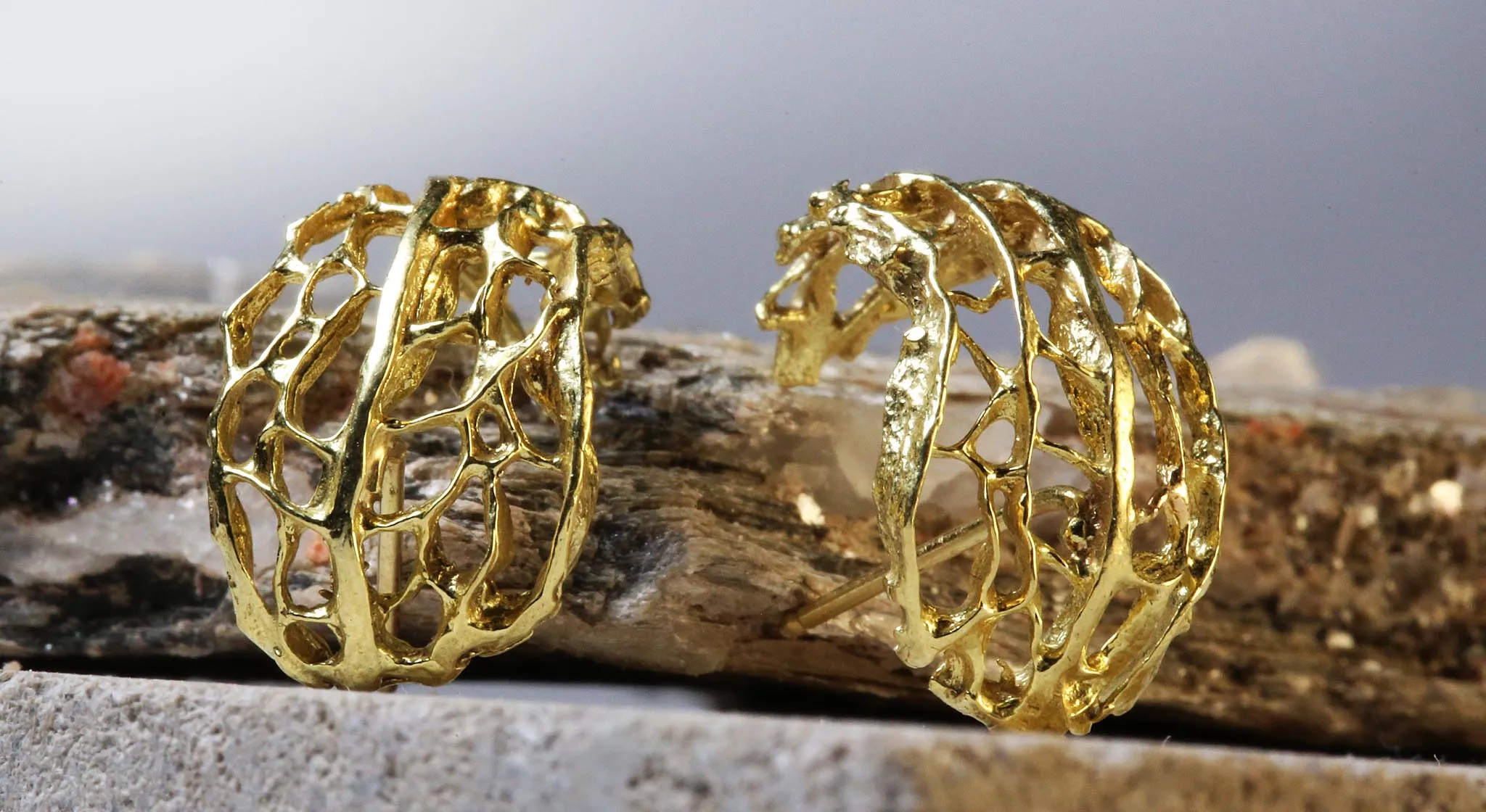 Gold Sea Fan Curve Earring
