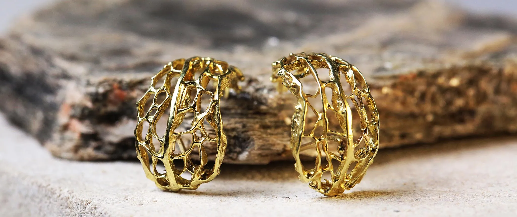 Gold Sea Fan Curve Earring