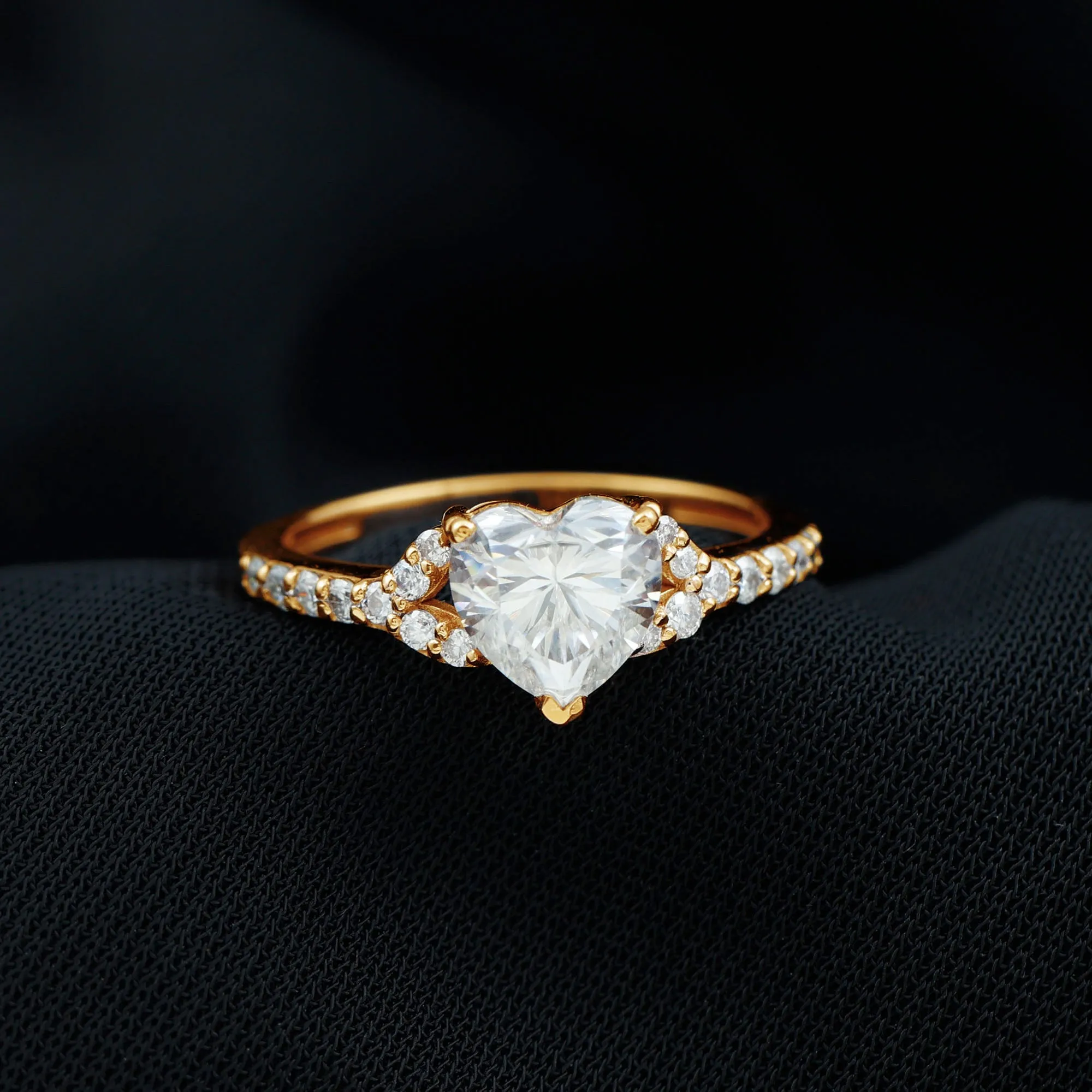 Minimal Heart Shape Moissanite Engagement Ring
