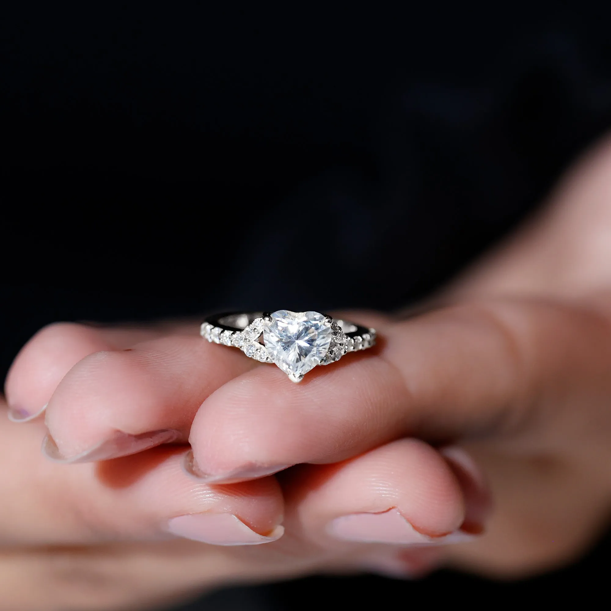 Minimal Heart Shape Moissanite Engagement Ring