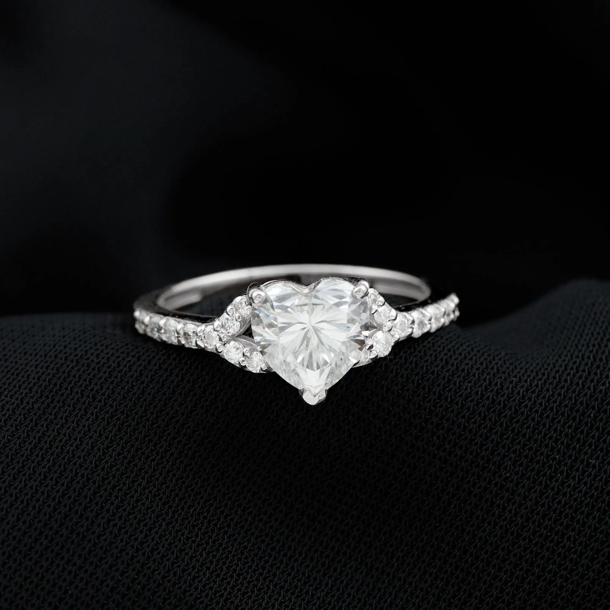 Minimal Heart Shape Moissanite Engagement Ring